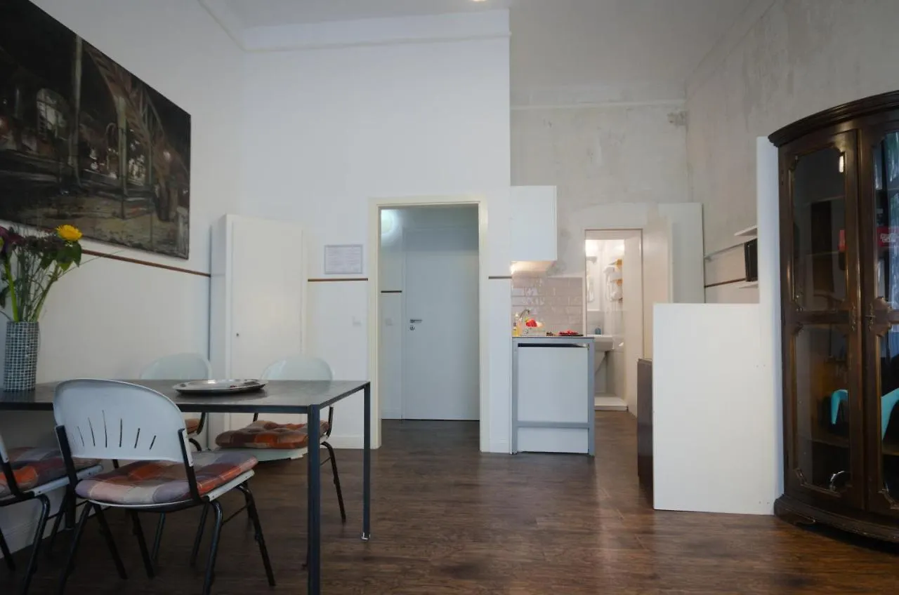 Altbauwohnung Mit 3 Badern Berlin Apartment