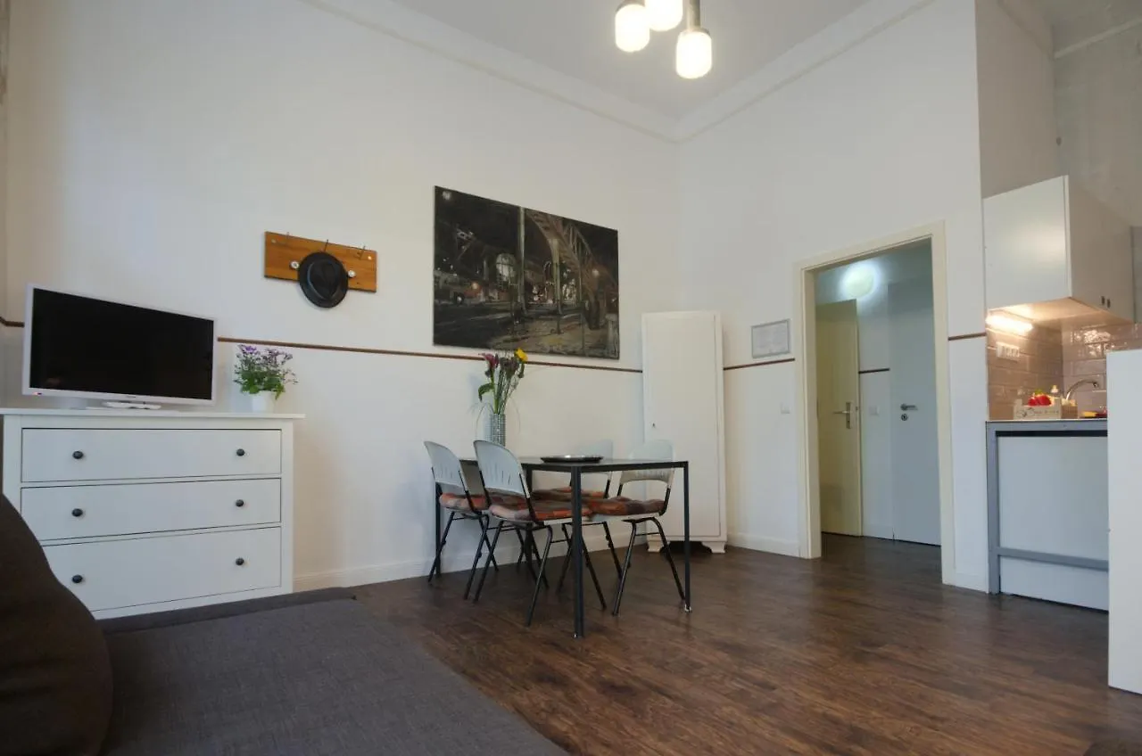 Apartment Altbauwohnung Mit 3 Badern Berlin Germany