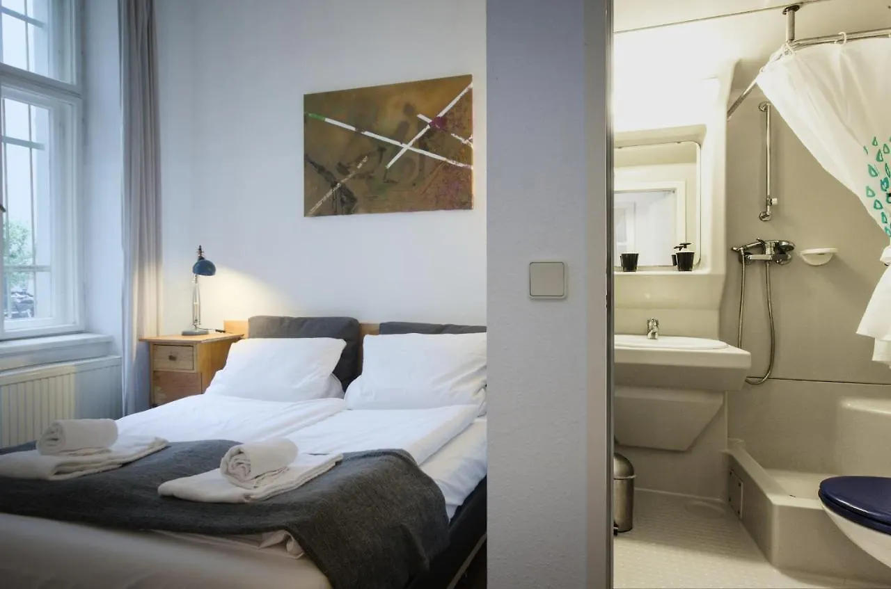 Apartment Altbauwohnung Mit 3 Badern Berlin